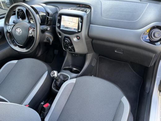 Toyota Aygo 1.0 VVT-i x-play | 5 deurs | Carplay | Parkeercamera | Navigatie | ActivLease financial lease