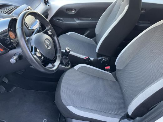 Toyota Aygo 1.0 VVT-i x-play | 5 deurs | Carplay | Parkeercamera | Navigatie | ActivLease financial lease
