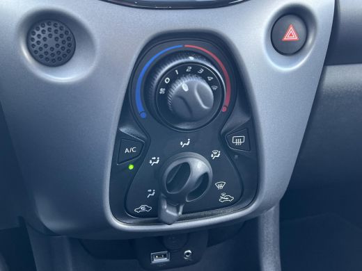 Toyota Aygo 1.0 VVT-i x-play | 5 deurs | Carplay | Parkeercamera | Navigatie | ActivLease financial lease
