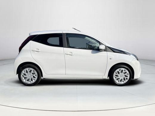 Toyota Aygo 1.0 VVT-i x-play | 5 deurs | Carplay | Parkeercamera | Navigatie | ActivLease financial lease