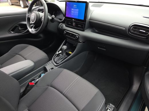 Toyota Yaris 1.5 Hybrid 115 Dynamic + Comfort Pack | Voorraadpremie | Nieuwe auto | Direct uit voorraad leverb... ActivLease financial lease