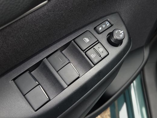 Toyota Yaris 1.5 Hybrid 115 Dynamic + Comfort Pack | Voorraadpremie | Nieuwe auto | Direct uit voorraad leverb... ActivLease financial lease