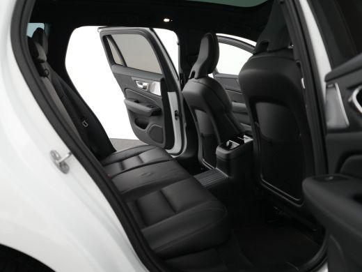 Volvo  V60 T6 Recharge AWD Ultra Dark | 360&deg; Camera | Bowers & Wilkins Soundsystem | Cruise control adaptief... ActivLease financial lease