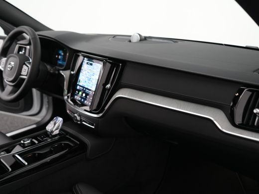 Volvo  V60 T6 Recharge AWD Ultra Dark | 360&deg; Camera | Bowers & Wilkins Soundsystem | Cruise control adaptief... ActivLease financial lease