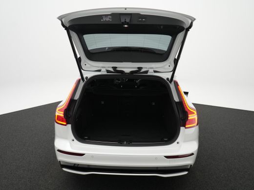 Volvo  V60 T6 Recharge AWD Ultra Dark | 360&deg; Camera | Bowers & Wilkins Soundsystem | Cruise control adaptief... ActivLease financial lease