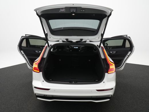 Volvo  V60 T6 Recharge AWD Ultra Dark | 360&deg; Camera | Bowers & Wilkins Soundsystem | Cruise control adaptief... ActivLease financial lease