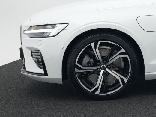 Volvo  V60 T6 Recharge AWD Ultra Dark | 360&deg; Camera | Bowers & Wilkins Soundsystem | Cruise control adaptief... ActivLease financial lease