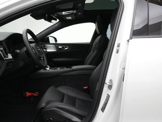 Volvo  V60 T6 Recharge AWD Ultra Dark | 360&deg; Camera | Bowers & Wilkins Soundsystem | Cruise control adaptief... ActivLease financial lease