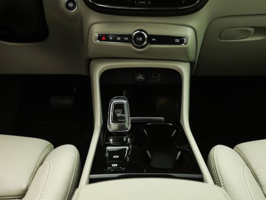 Volvo  XC40 1.5 T5 Recharge Inscription 252Pk Automaat (APPLE CARPLAY, GROOT NAVI, LEDER, STOELVERWARMING, SP... ActivLease financial lease