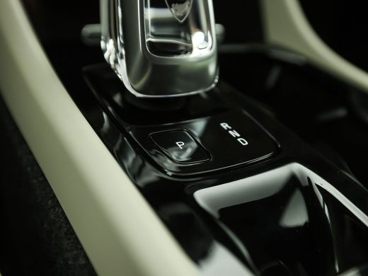 Volvo  XC40 1.5 T5 Recharge Inscription 252Pk Automaat (APPLE CARPLAY, GROOT NAVI, LEDER, STOELVERWARMING, SP... ActivLease financial lease