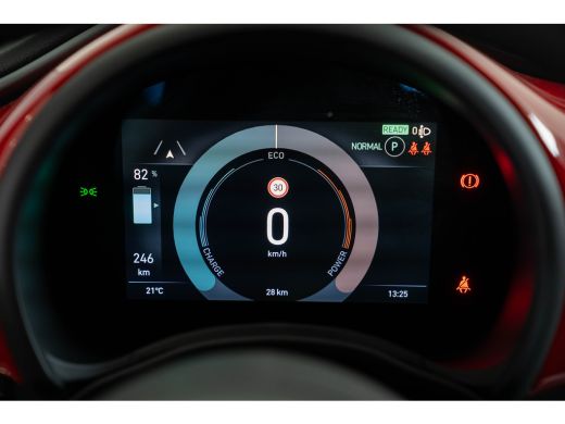 Fiat 500e 42 kWh | Camera | Parkeersensoren Voor & Achter | Navigatie | Apple Carplay & Android Auto | Keyl... ActivLease financial lease