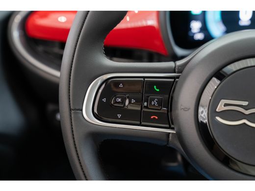 Fiat 500e 42 kWh | Camera | Parkeersensoren Voor & Achter | Navigatie | Apple Carplay & Android Auto | Keyl... ActivLease financial lease