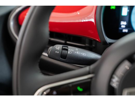 Fiat 500e 42 kWh | Camera | Parkeersensoren Voor & Achter | Navigatie | Apple Carplay & Android Auto | Keyl... ActivLease financial lease