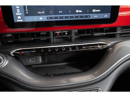Fiat 500e 42 kWh | Camera | Parkeersensoren Voor & Achter | Navigatie | Apple Carplay & Android Auto | Keyl... ActivLease financial lease