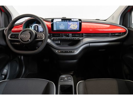 Fiat 500e 42 kWh | Camera | Parkeersensoren Voor & Achter | Navigatie | Apple Carplay & Android Auto | Keyl... ActivLease financial lease
