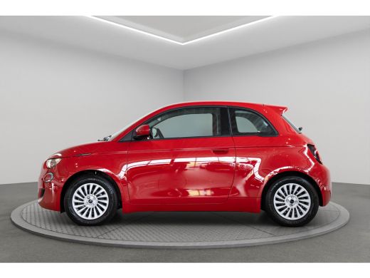 Fiat 500e 42 kWh | Camera | Parkeersensoren Voor & Achter | Navigatie | Apple Carplay & Android Auto | Keyl... ActivLease financial lease