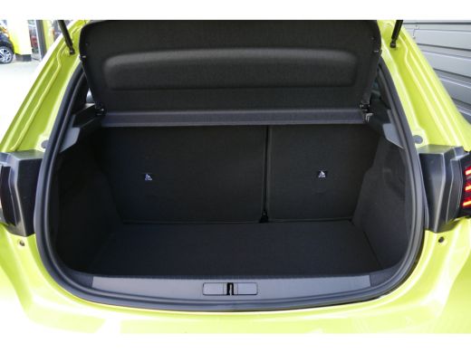 Peugeot 208 GT | Armsteunen op de voorportieren bekleed met kunstleder met groen sierstiksel (GT-Line) | Clim... ActivLease financial lease