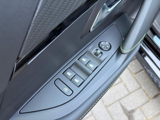 Peugeot e-208 GT | Elektrische parkeerrem | Elektrische parkeerrem | Extra getinte achterste zijruiten en achte... ActivLease financial lease