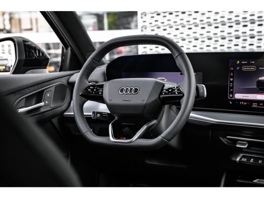 Audi Q3 S edition | Adaptive cruise control | Audi sound system | Cruise control ActivLease financial lease