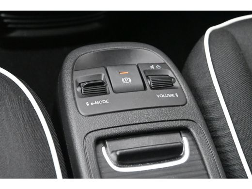 Fiat 500e Icon 42 kWh | Navigatie | Stoelverwarming | Achteruitrijcamera | Chrome | Climate Control | !! ActivLease financial lease