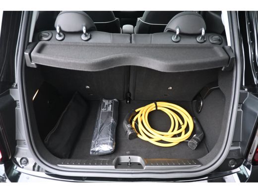 Fiat 500e Icon 42 kWh | Navigatie | Stoelverwarming | Achteruitrijcamera | Chrome | Climate Control | !! ActivLease financial lease