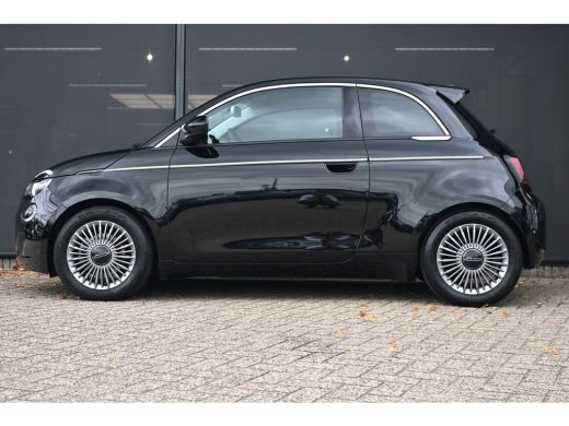 Fiat 500e Icon 42 kWh | Navigatie | Stoelverwarming | Achteruitrijcamera | Chrome | Climate Control | !! ActivLease financial lease