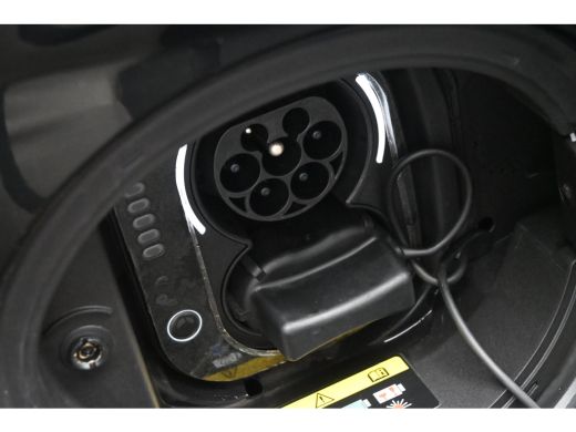 Fiat 500e Icon 42 kWh | Navigatie | Stoelverwarming | Achteruitrijcamera | Chrome | Climate Control | !! ActivLease financial lease