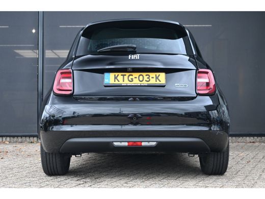 Fiat 500e Icon 42 kWh | Navigatie | Stoelverwarming | Achteruitrijcamera | Chrome | Climate Control | !! ActivLease financial lease