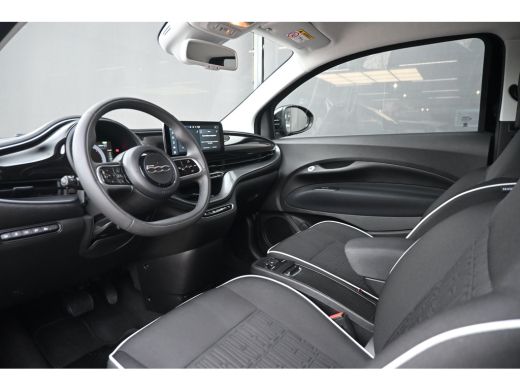 Fiat 500e Icon 42 kWh | Navigatie | Stoelverwarming | Achteruitrijcamera | Chrome | Climate Control | !! ActivLease financial lease