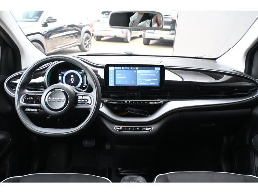 Fiat 500e Icon 42 kWh | Navigatie | Stoelverwarming | Achteruitrijcamera | Chrome | Climate Control | !! ActivLease financial lease