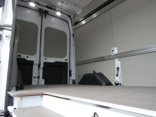 Ford E-Transit 350 L2H3 Trend 68 kWh | Laadruimte Pakket | Navigatie | Stoelverwarming | Bijrijdersbank | CarPla... ActivLease financial lease