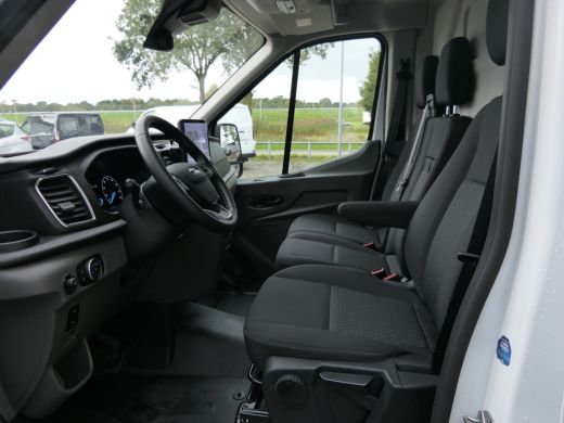 Ford E-Transit 350 L2H3 Trend 68 kWh | Laadruimte Pakket | Navigatie | Stoelverwarming | Bijrijdersbank | CarPla... ActivLease financial lease