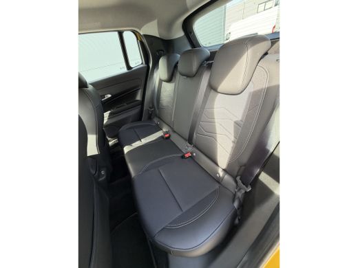 Jeep Avenger 100pk Altitude (Camera - Keyless Entry - Adaptieve Cruise Controle - Elektrische Klep - JBL - LED... ActivLease financial lease