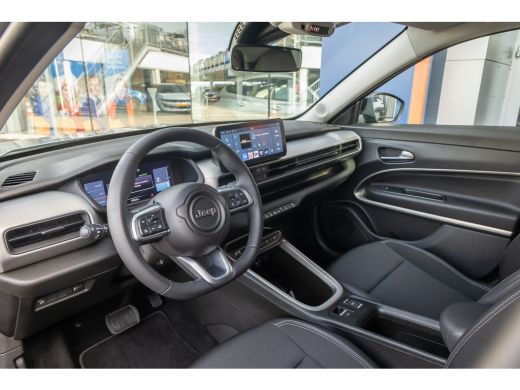 Jeep Avenger Altitude 54 kWh | Adaptive Cruise Control | Parkeersensoren achter | Full-LED koplampen | Apple C... ActivLease financial lease