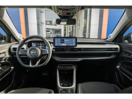 Jeep Avenger Altitude 54 kWh | Adaptive Cruise Control | Parkeersensoren achter | Full-LED koplampen | Apple C... ActivLease financial lease