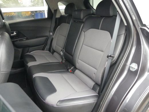 Kia e-Niro DynamicLine 64 kWh | SOH 92% | ADAPTIVE CRUISE | CAMERA | PARKEERSENSOREN | NAVI | LMV 17" | APPL... ActivLease financial lease