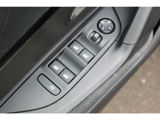 Peugeot 2008 1.2 Hybrid 145 Style | Climate & Cruise C. | CarPlay | LED | DAB + | | Climate & Cruise C. | CarP... ActivLease financial lease