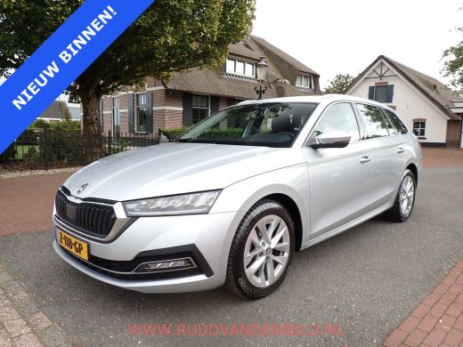 Skoda Octavia Combi 1.5 e-TSI / ACC / CARPLAY / KEYLESS / CAMERA / SFEERVERLICHTING ActivLease financial lease