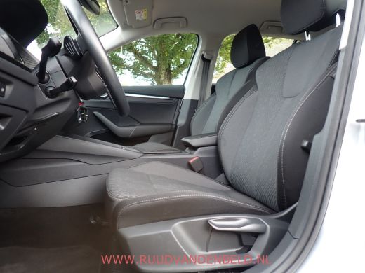 Skoda Octavia Combi 1.5 e-TSI / ACC / CARPLAY / KEYLESS / CAMERA / SFEERVERLICHTING ActivLease financial lease