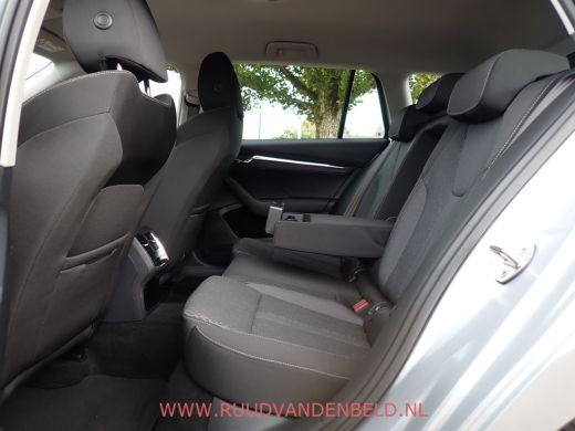 Skoda Octavia Combi 1.5 e-TSI / ACC / CARPLAY / KEYLESS / CAMERA / SFEERVERLICHTING ActivLease financial lease