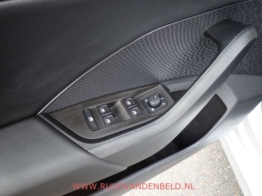 Skoda Octavia Combi 1.5 e-TSI / ACC / CARPLAY / KEYLESS / CAMERA / SFEERVERLICHTING ActivLease financial lease