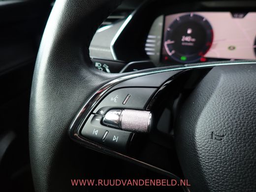 Skoda Octavia Combi 1.5 e-TSI / ACC / CARPLAY / KEYLESS / CAMERA / SFEERVERLICHTING ActivLease financial lease