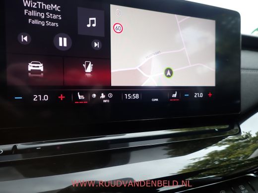 Skoda Octavia Combi 1.5 e-TSI / ACC / CARPLAY / KEYLESS / CAMERA / SFEERVERLICHTING ActivLease financial lease