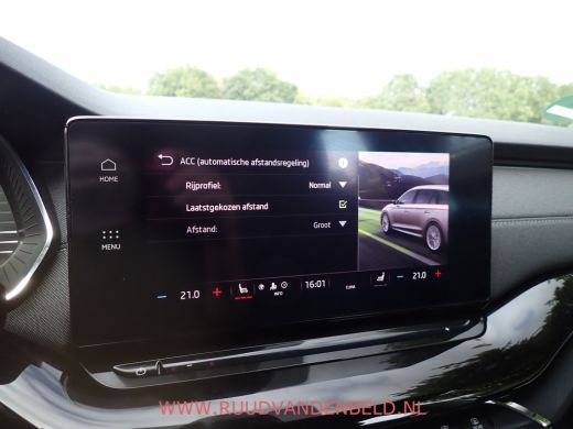 Skoda Octavia Combi 1.5 e-TSI / ACC / CARPLAY / KEYLESS / CAMERA / SFEERVERLICHTING ActivLease financial lease