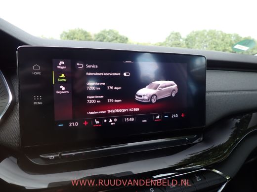 Skoda Octavia Combi 1.5 e-TSI / ACC / CARPLAY / KEYLESS / CAMERA / SFEERVERLICHTING ActivLease financial lease