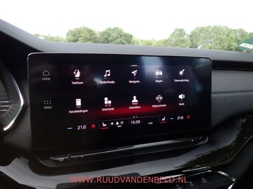 Skoda Octavia Combi 1.5 e-TSI / ACC / CARPLAY / KEYLESS / CAMERA / SFEERVERLICHTING ActivLease financial lease