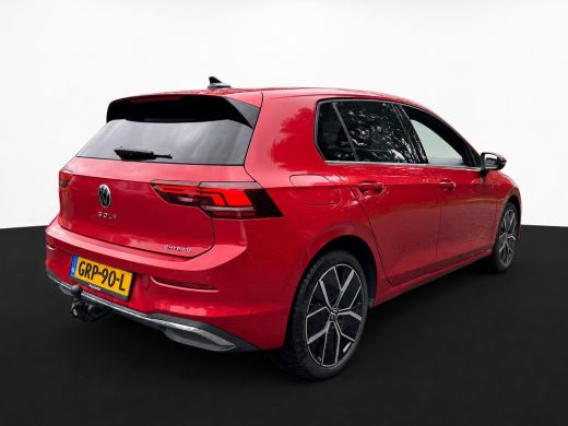 Volkswagen Golf 1.5 eHybrid 204PK PHEV 50 JAREN EDITIE CAMERA/ALCANTARA/TREKHAAK/HEAD-UP ActivLease financial lease