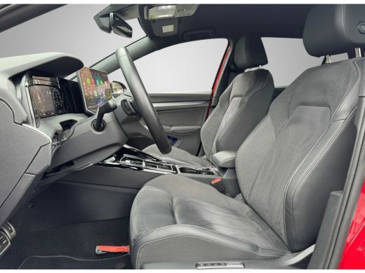 Volkswagen Golf 1.5 eHybrid 204PK PHEV 50 JAREN EDITIE CAMERA/ALCANTARA/TREKHAAK/HEAD-UP ActivLease financial lease