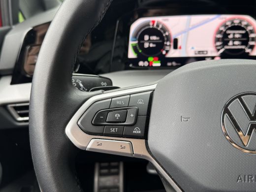 Volkswagen Golf 1.5 eHybrid 204PK PHEV 50 JAREN EDITIE CAMERA/ALCANTARA/TREKHAAK/HEAD-UP ActivLease financial lease