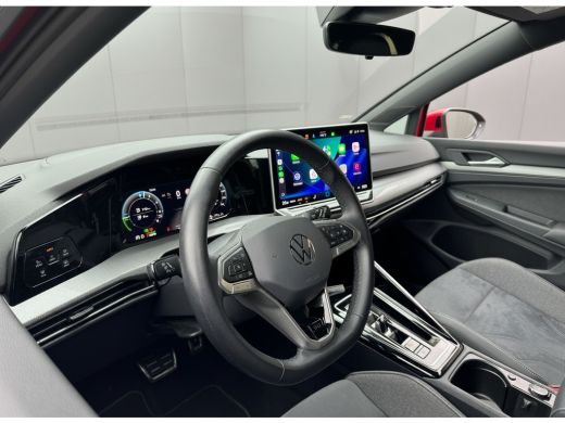 Volkswagen Golf 1.5 eHybrid 204PK PHEV 50 JAREN EDITIE CAMERA/ALCANTARA/TREKHAAK/HEAD-UP ActivLease financial lease